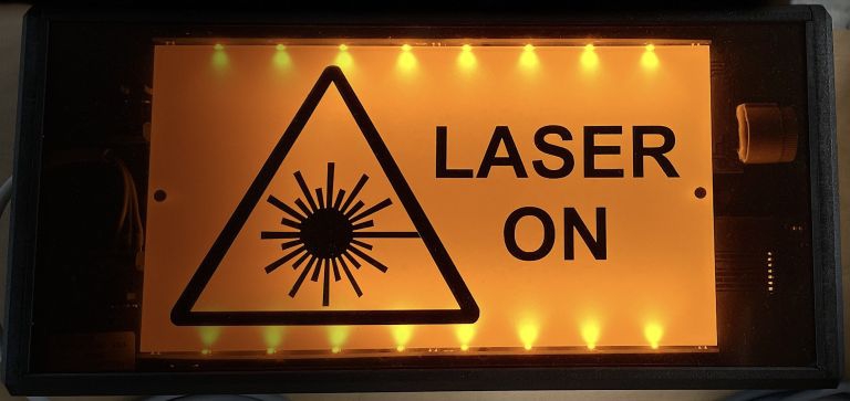 beleuchtetes LED-"LASER ON "-Warnschild